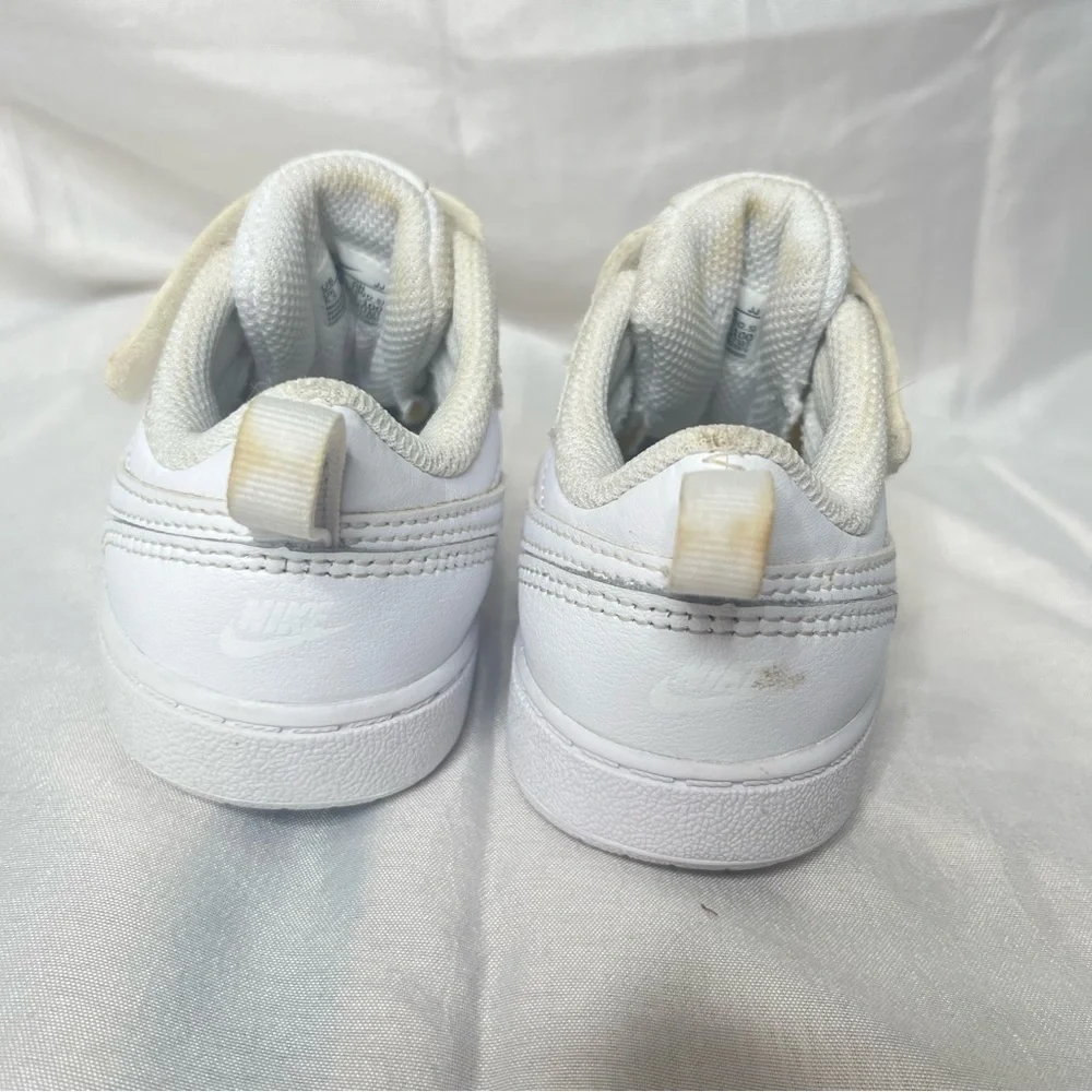 Nike White Low-Top Sneakers with Velcro Closure